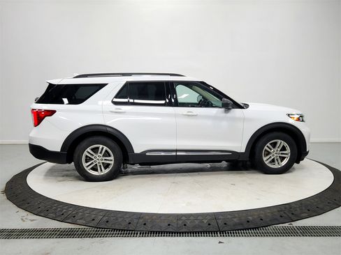Used 2020 Ford Explorer XLT image 8