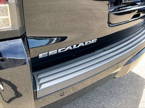 Used 2018 Cadillac Escalade Platinum AWD/4WD image 23