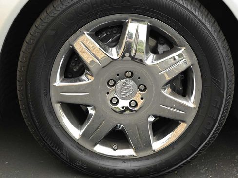 Used 2005 Maybach 57 RWD image 9
