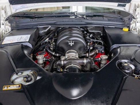 Used 2013 Maserati GranTurismo Sport image 19