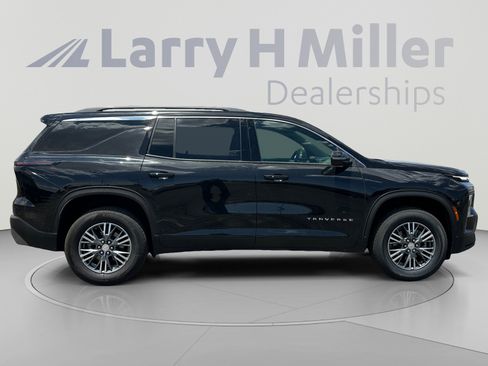 Used 2025 Chevrolet Traverse LT FWD image 6