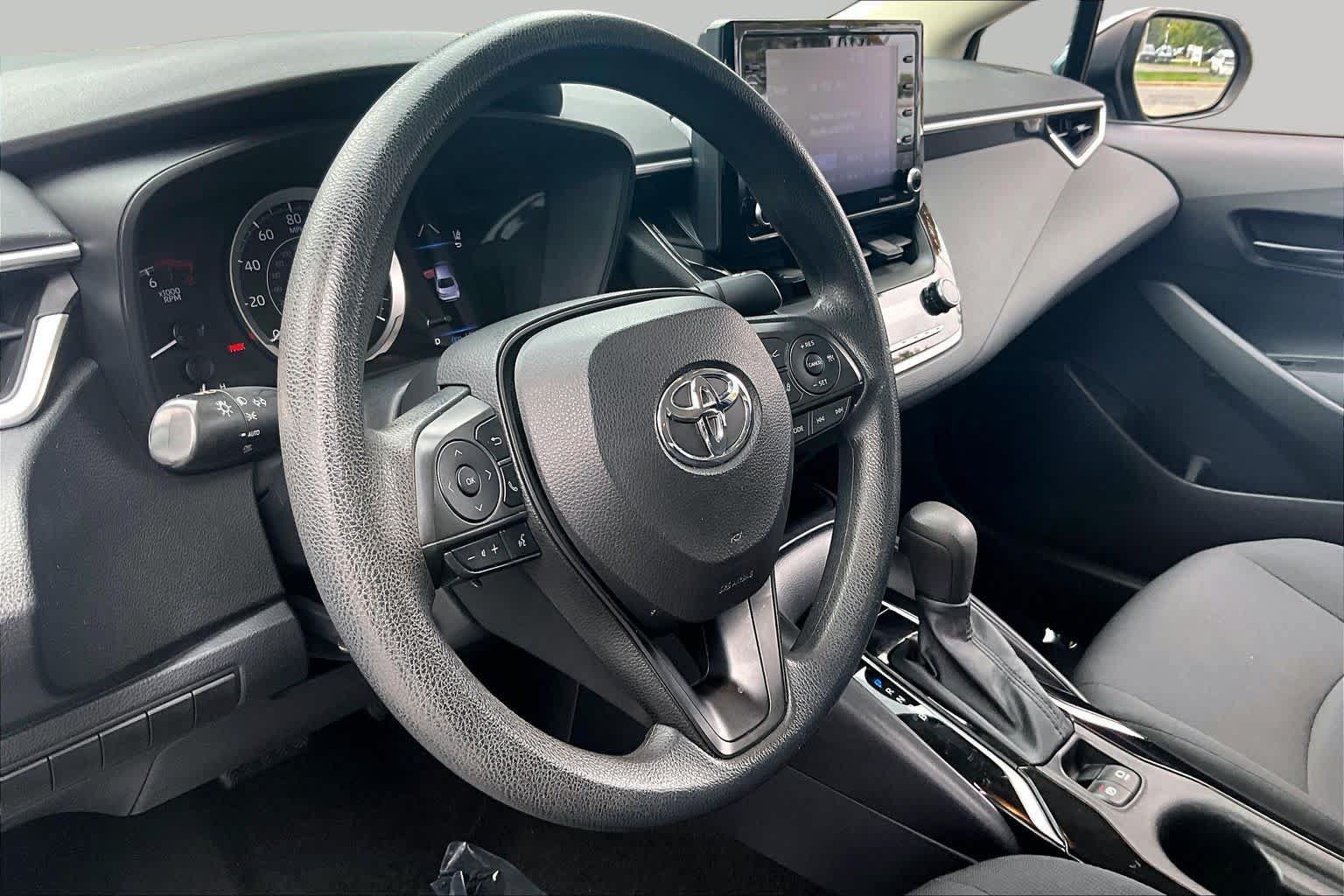 Used 2022 Toyota Corolla LE FWD image 17