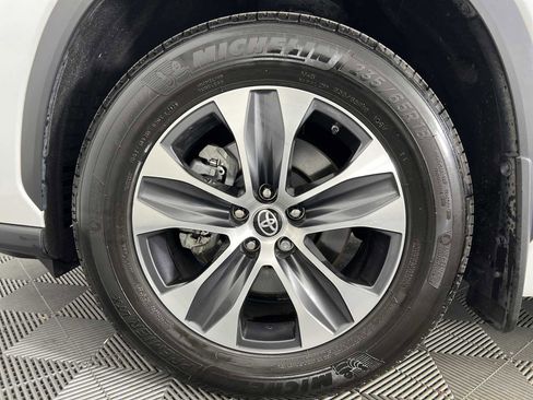 Used 2024 Toyota Highlander XLE image 22