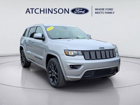 Used 2018 Jeep Grand Cherokee Altitude AWD/4WD image 3