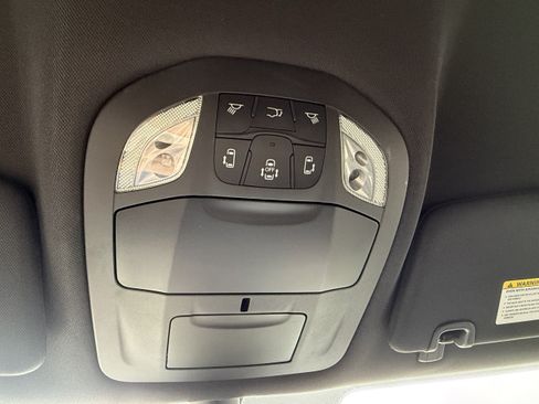 Used 2025 Chrysler Pacifica Select FWD image 41