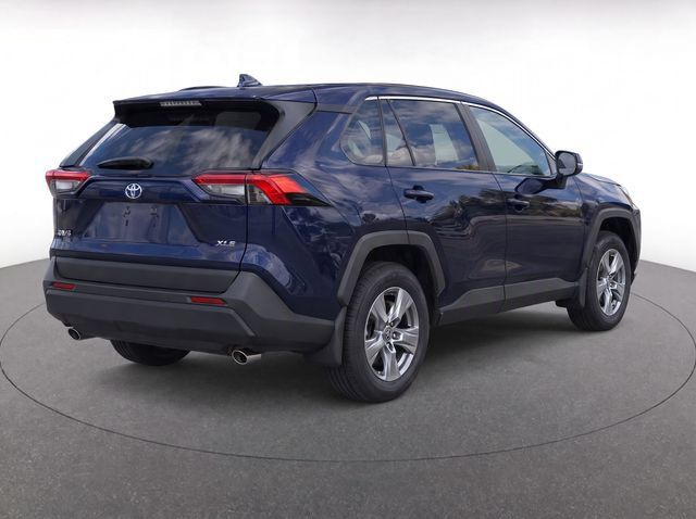 Used 2024 Toyota RAV4 XLE w/ Convenience Package FWD image 4
