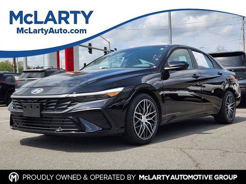 Used 2025 Hyundai Elantra Sport image 1