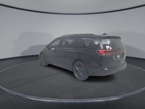 New 2026 Chrysler Pacifica Limited image 12