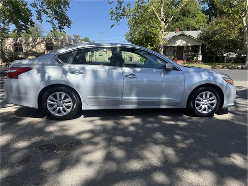 Used 2017 Nissan Altima 2.5 S w/ Power Driver Seat Package FWD image 6
