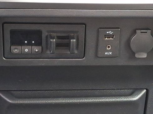 Used 2017 Nissan Titan S image 27