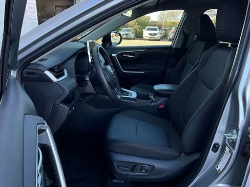 Used 2025 Toyota RAV4 XLE image 10