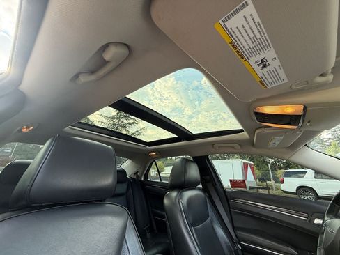 Used 2016 Chrysler 300 C RWD image 27