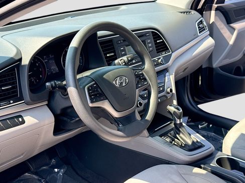 Used 2017 Hyundai Elantra SE w/ Cargo Package FWD image 4