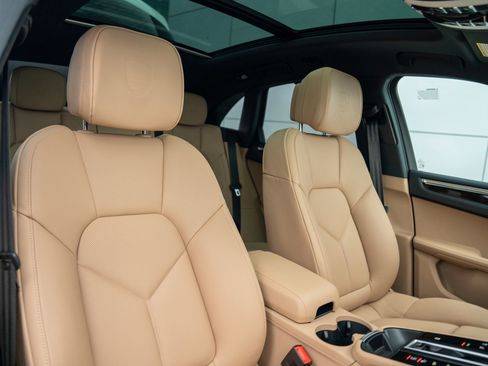 New 2026 Porsche Macan image 28