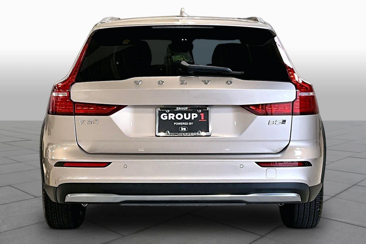 Certified 2026 Volvo V60 B5 Cross Country Plus AWD/4WD image 5
