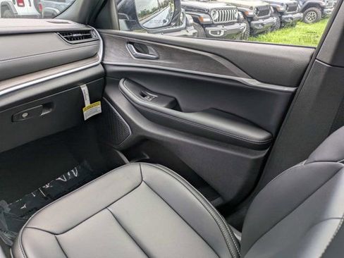 New 2026 Jeep Grand Cherokee Limited AWD/4WD image 18