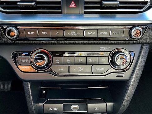 Used 2022 Kia Niro EX image 15