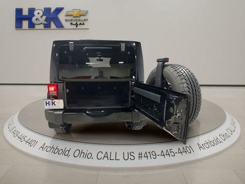 Used 2017 Jeep Wrangler Unlimited Sahara AWD/4WD image 7