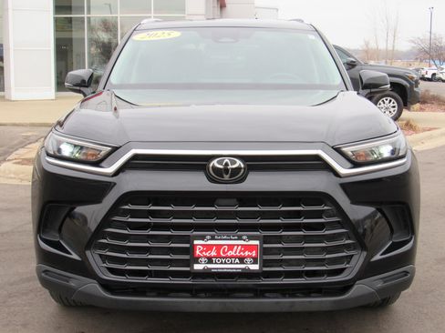 Used 2025 Toyota Grand Highlander AWD image 3