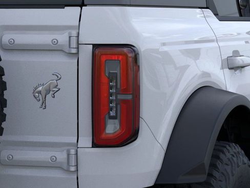 New 2025 Ford Bronco Outer Banks w/ Sasquatch Package image 24