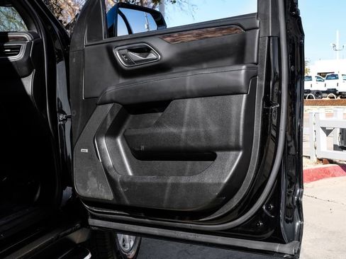 Used 2022 Chevrolet Suburban LT w/ Luxury Package image 48