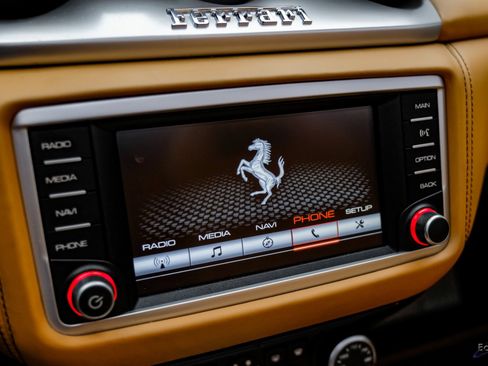 Used 2016 Ferrari California T image 73