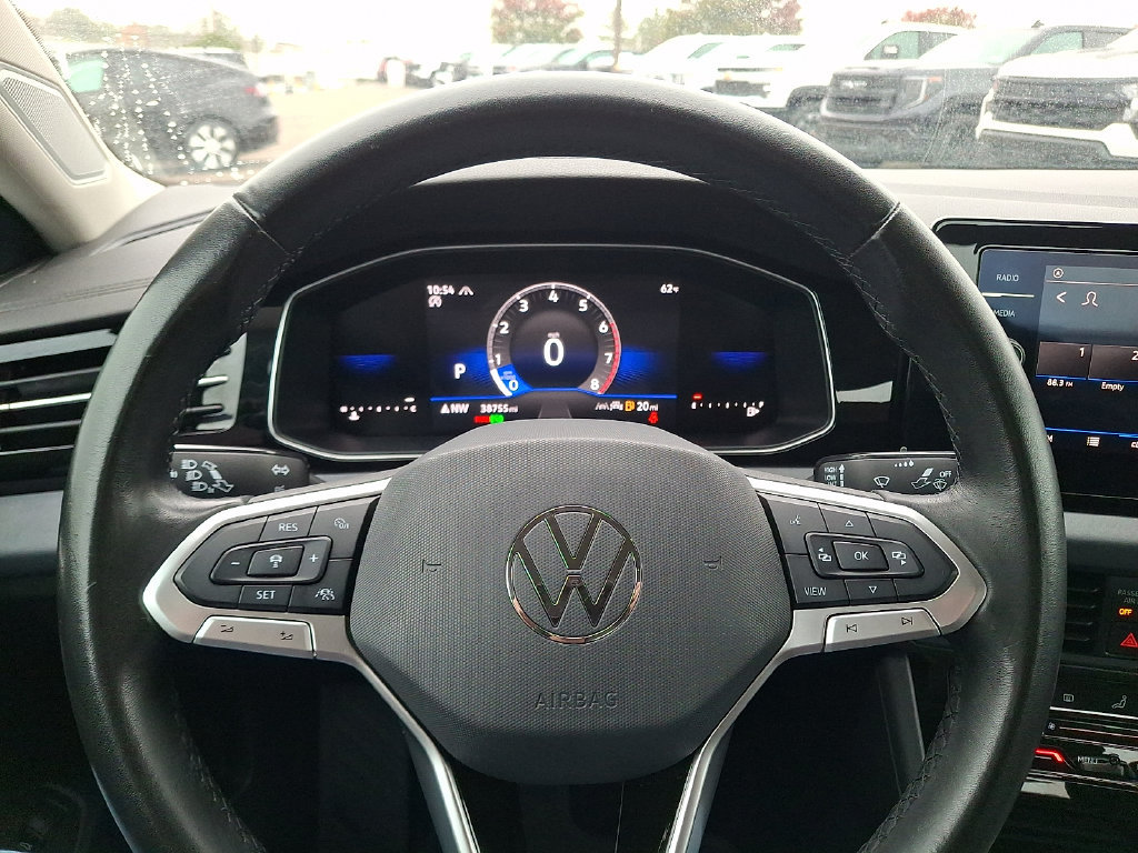 Used 2025 Volkswagen Jetta SE FWD image 18