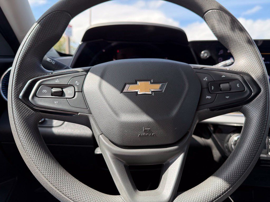Used 2025 Chevrolet Trax LT FWD image 29