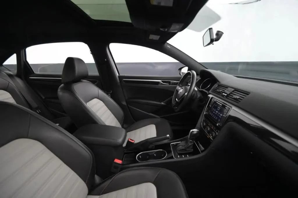 Used 2018 Volkswagen Passat GT FWD image 43