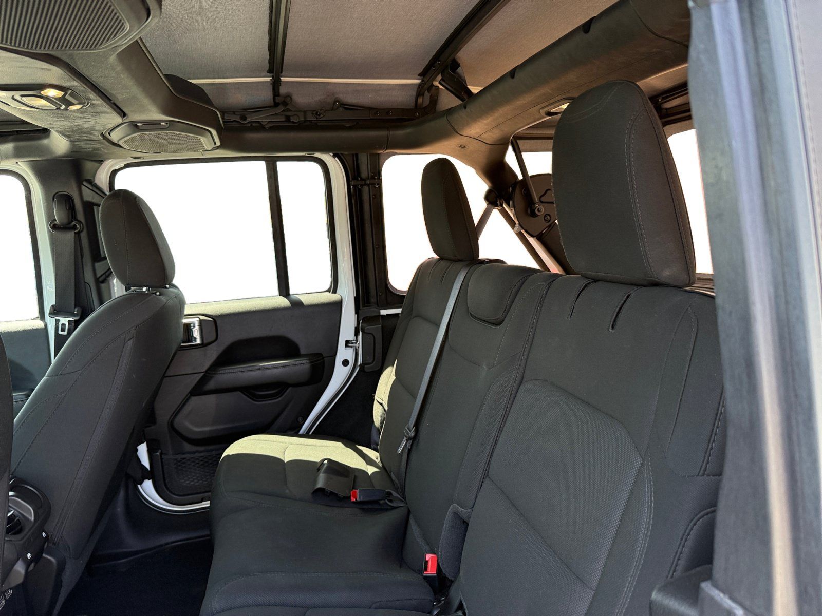 Used 2022 Jeep Wrangler Unlimited Sahara AWD/4WD image 11