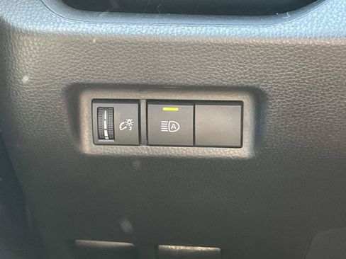 Used 2021 Toyota RAV4 LE FWD image 16