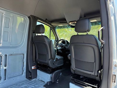 Used 2025 Mercedes-Benz Sprinter 2500 image 23