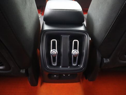 Used 2021 Volvo XC40 T5 R-Design image 53