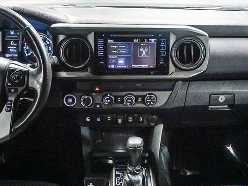 Used 2019 Toyota Tacoma TRD Off-Road w/ Technology Package AWD/4WD image 15
