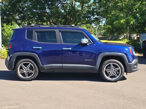 Used 2017 Jeep Renegade Altitude AWD/4WD image 8