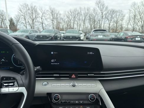 Used 2021 Hyundai Elantra Limited w/ Cargo Package image 15