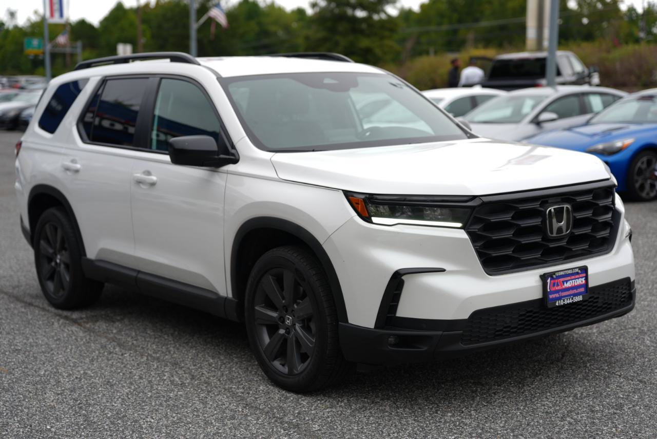Used 2025 Honda Pilot Sport image 3