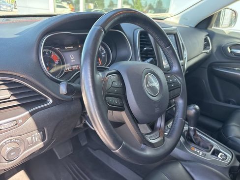 Used 2020 Jeep Cherokee Trailhawk AWD/4WD image 7