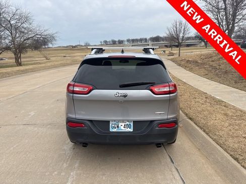 Used 2014 Jeep Cherokee Latitude w/ Comfort/Convenience Group image 4