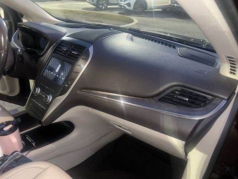 Used 2017 Lincoln MKC Reserve image 16