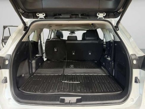 Used 2024 Toyota Highlander XLE AWD/4WD image 34