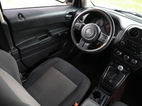 Used 2014 Jeep Patriot Sport FWD image 20
