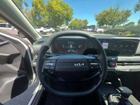 Used 2025 Kia K4 FWD image 33