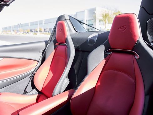 Used 2025 McLaren Artura Spider image 42