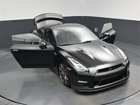Used 2012 Nissan GT-R Premium image 61