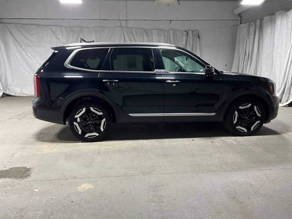 Used 2025 Kia Telluride S FWD image 8