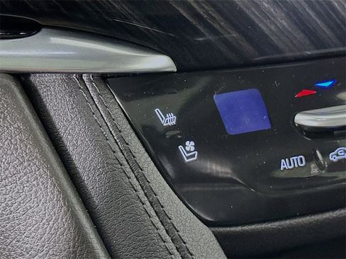 Used 2025 Cadillac XT6 Premium Luxury image 23