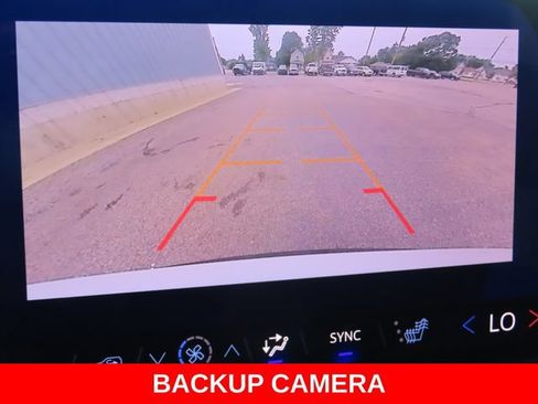 Used 2025 Chevrolet Traverse LT w/ Sun and Wheel Package AWD/4WD image 6