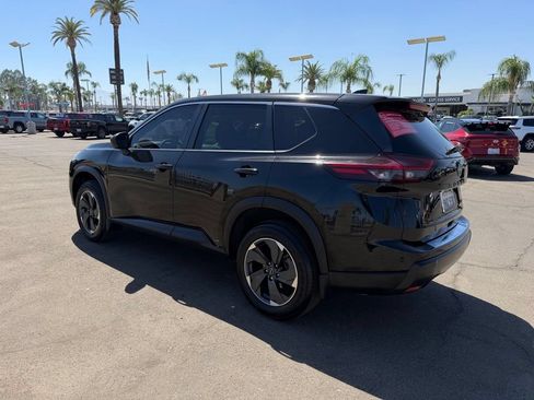 Used 2024 Nissan Rogue SV FWD image 4