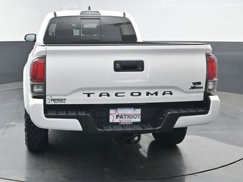 Used 2023 Toyota Tacoma SR5 w/ Technology Package image 4